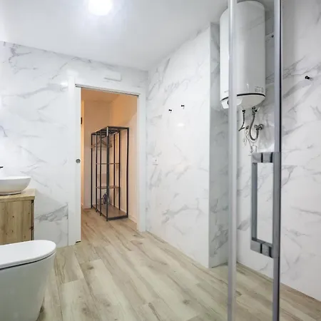 Apartment Ln4 - Loft Espacioso Y Acogedor Estudio Cerca Del Metro Zona Ayora *