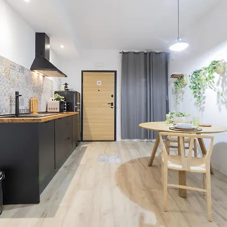Apartment Ln4 - Loft Espacioso Y Acogedor Estudio Cerca Del Metro Zona Ayora